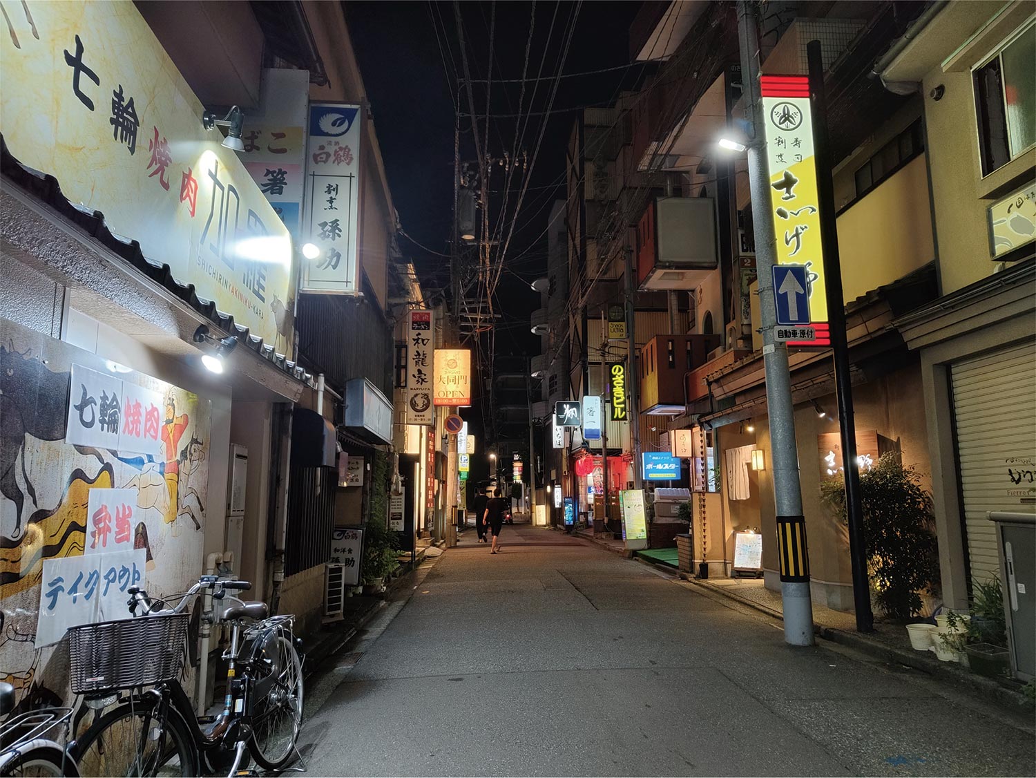 Nothing Phone (1) 広角カメラで居酒屋街を撮影