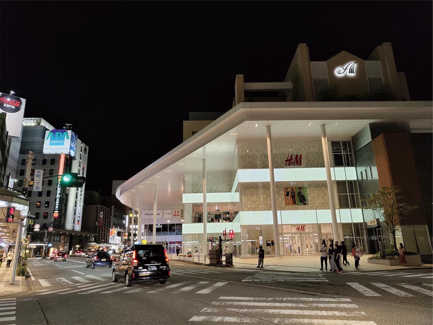 Nothing Phone (1) 広角カメラで夜の街を撮影