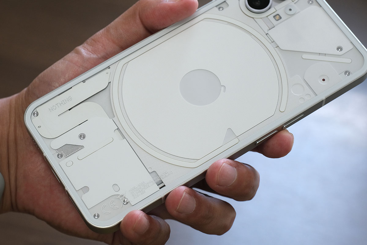 Nothing Phone (1) 背面パネルのデザイン