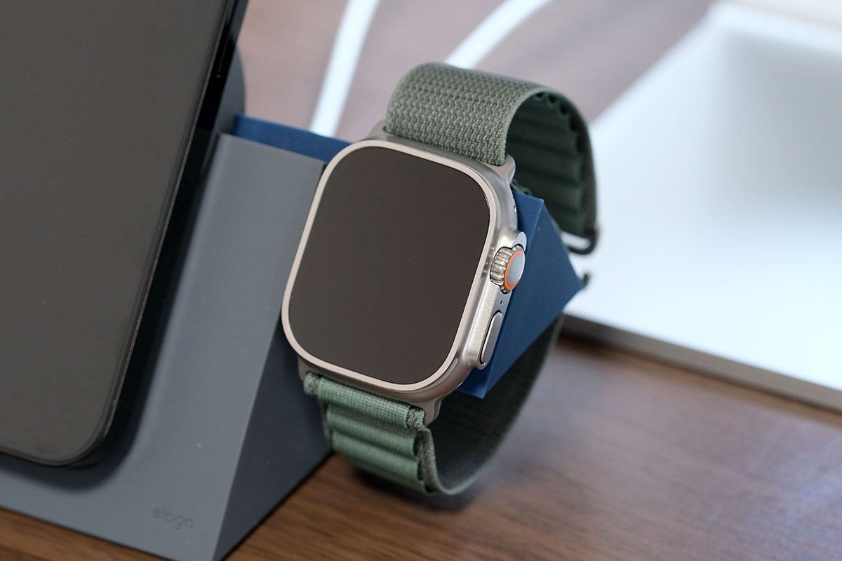 Apple Watch Ultraを充電する