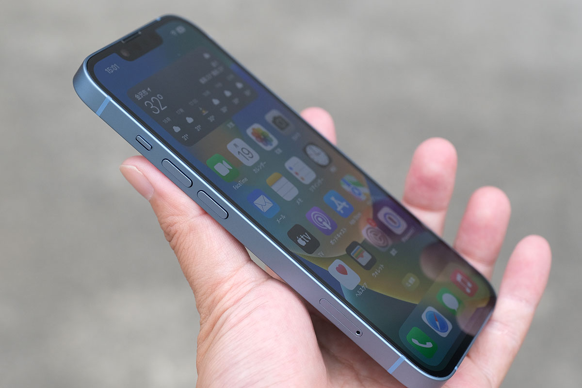 iPhone 14 音量ボタンとミュートスイッチ