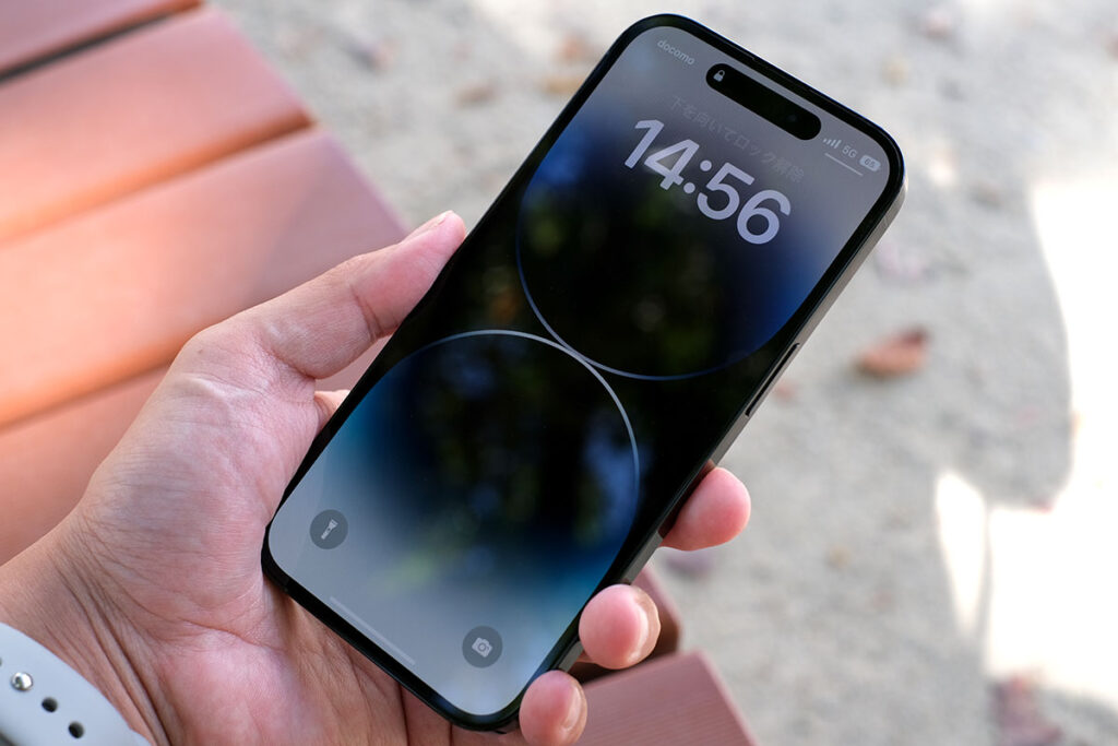 iPhone 14 Pro 表示してる時のロック画面