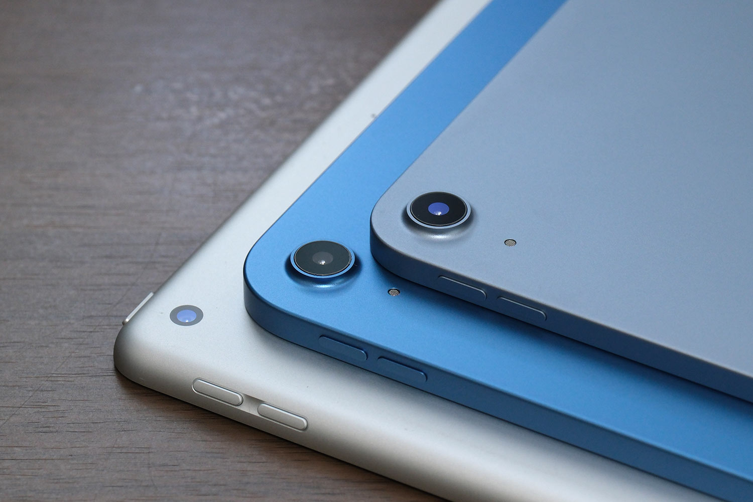 iPad(第9世代)と(第10世代)・iPad Air(第5世代)の背面パネル比較