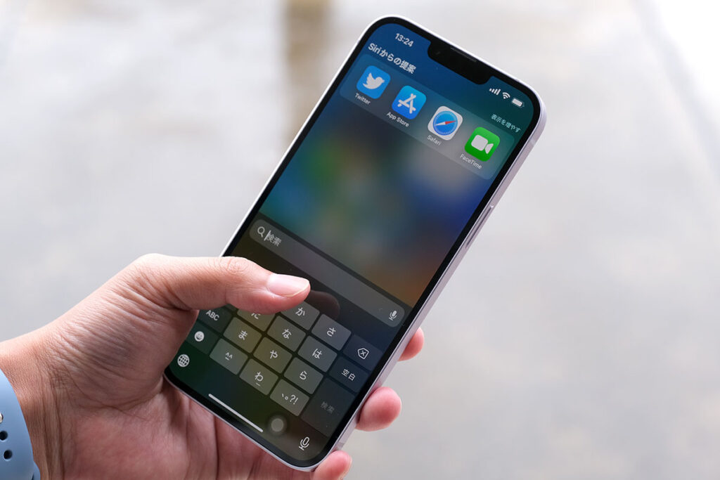 iPhone 14 Plusを片手操作は難しい