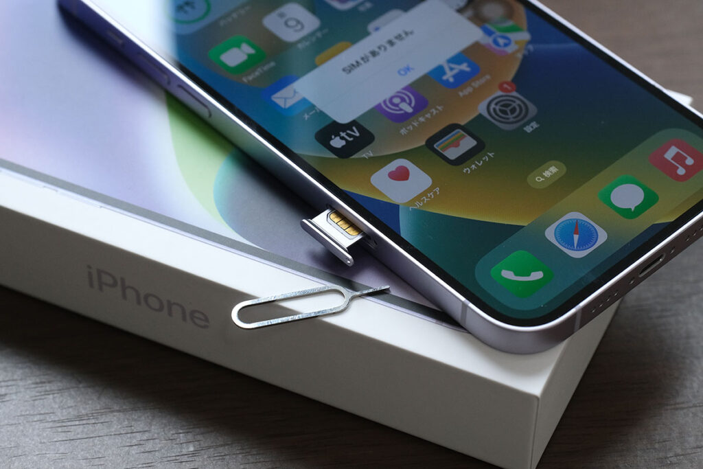 iPhone 14 Plus SIMカードスロット