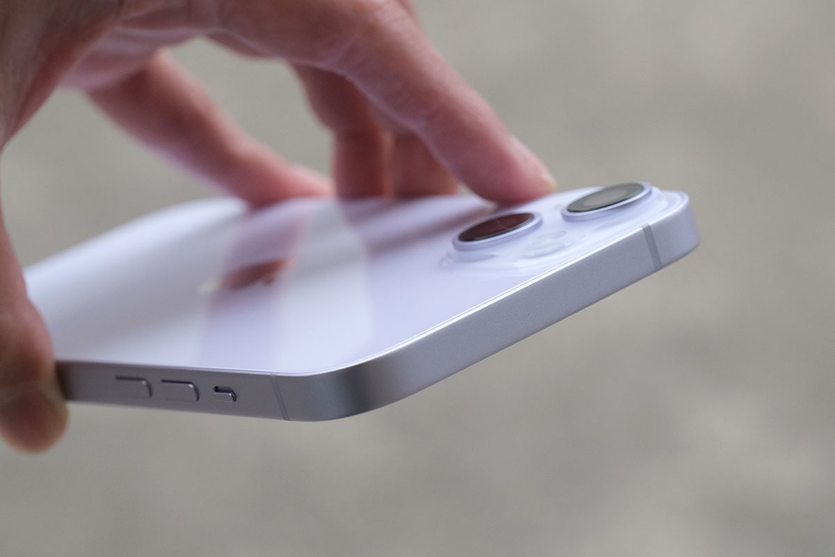 iPhone 14 Plus 本体上側