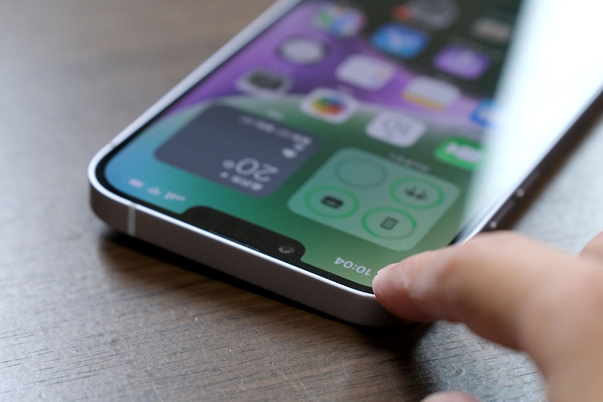 iPhone 14 Plusのガタ付き