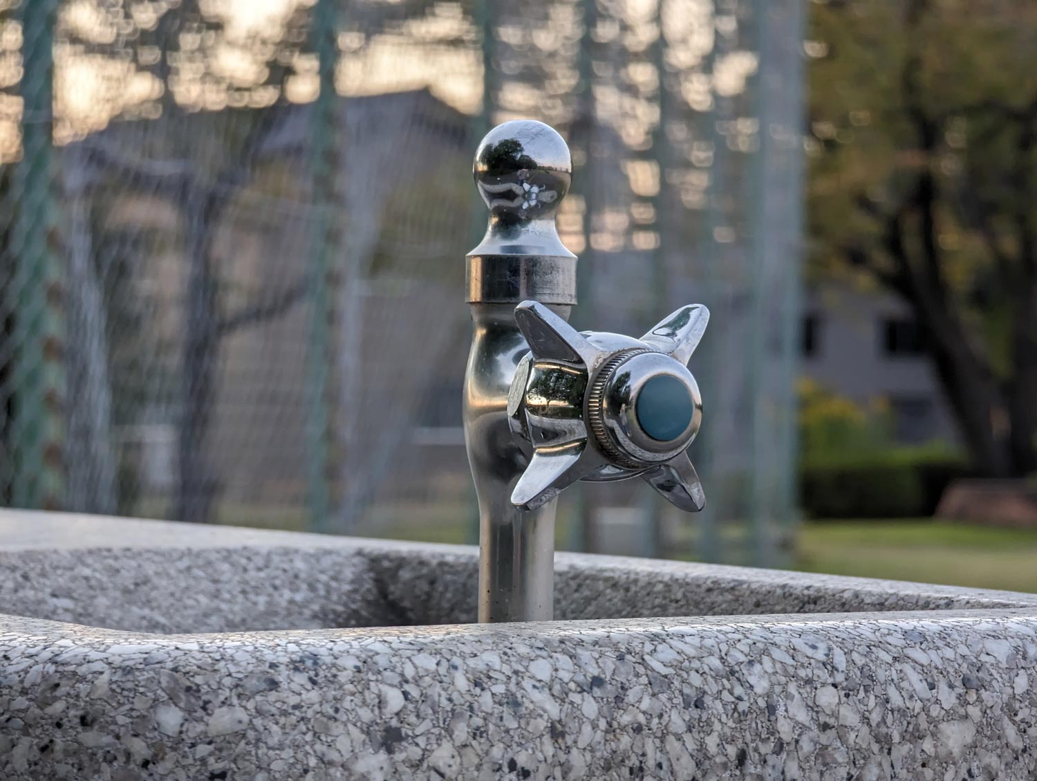 Pixel 7 Pro 望遠カメラで水道を撮影