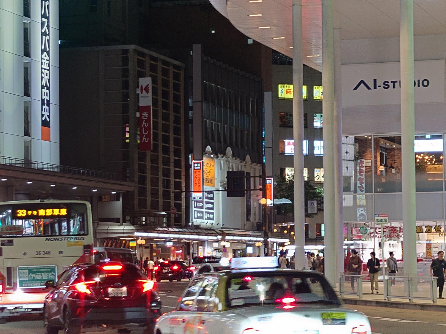Xperia 1 V 望遠カメラで夜の街を撮影