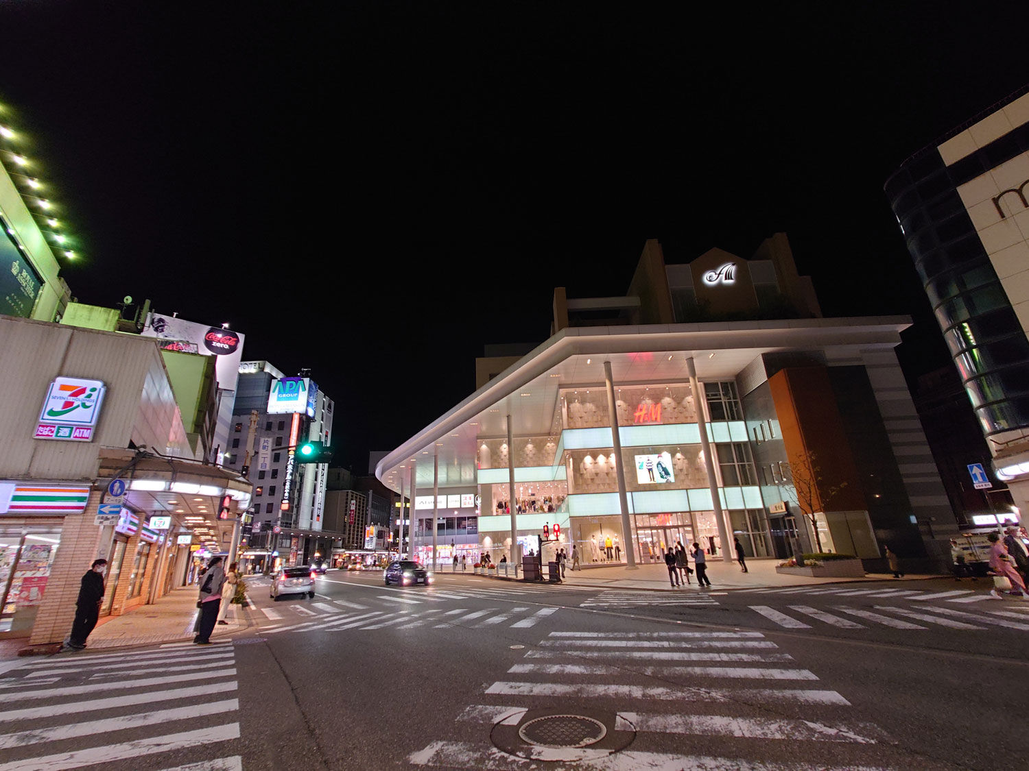 Xperia 5 III 超広角カメラ 夜の街を撮影