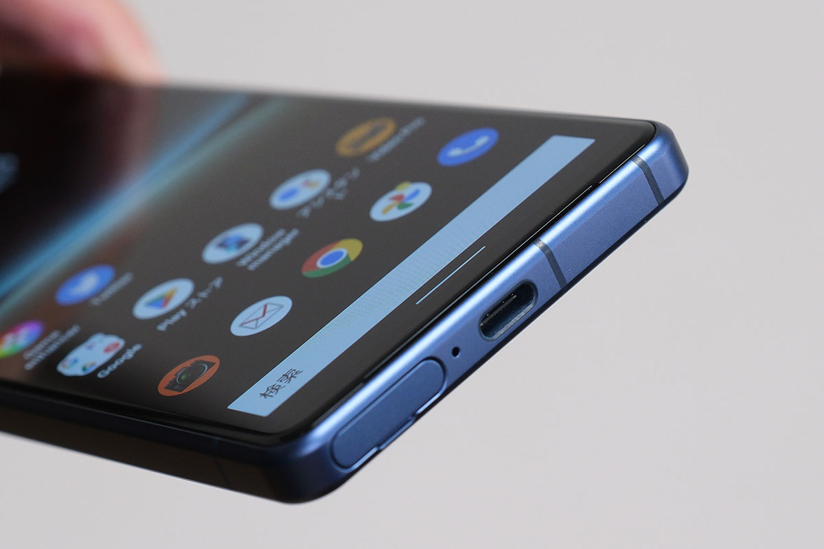 Xperia 5 IV 充電ポートとカードスロット