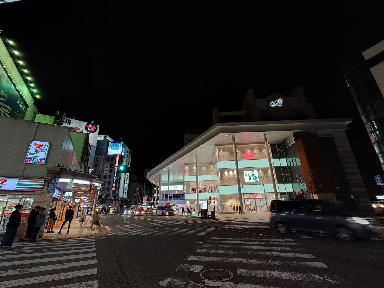 Xperia 5 IV 超広角カメラ 夜の街を撮影