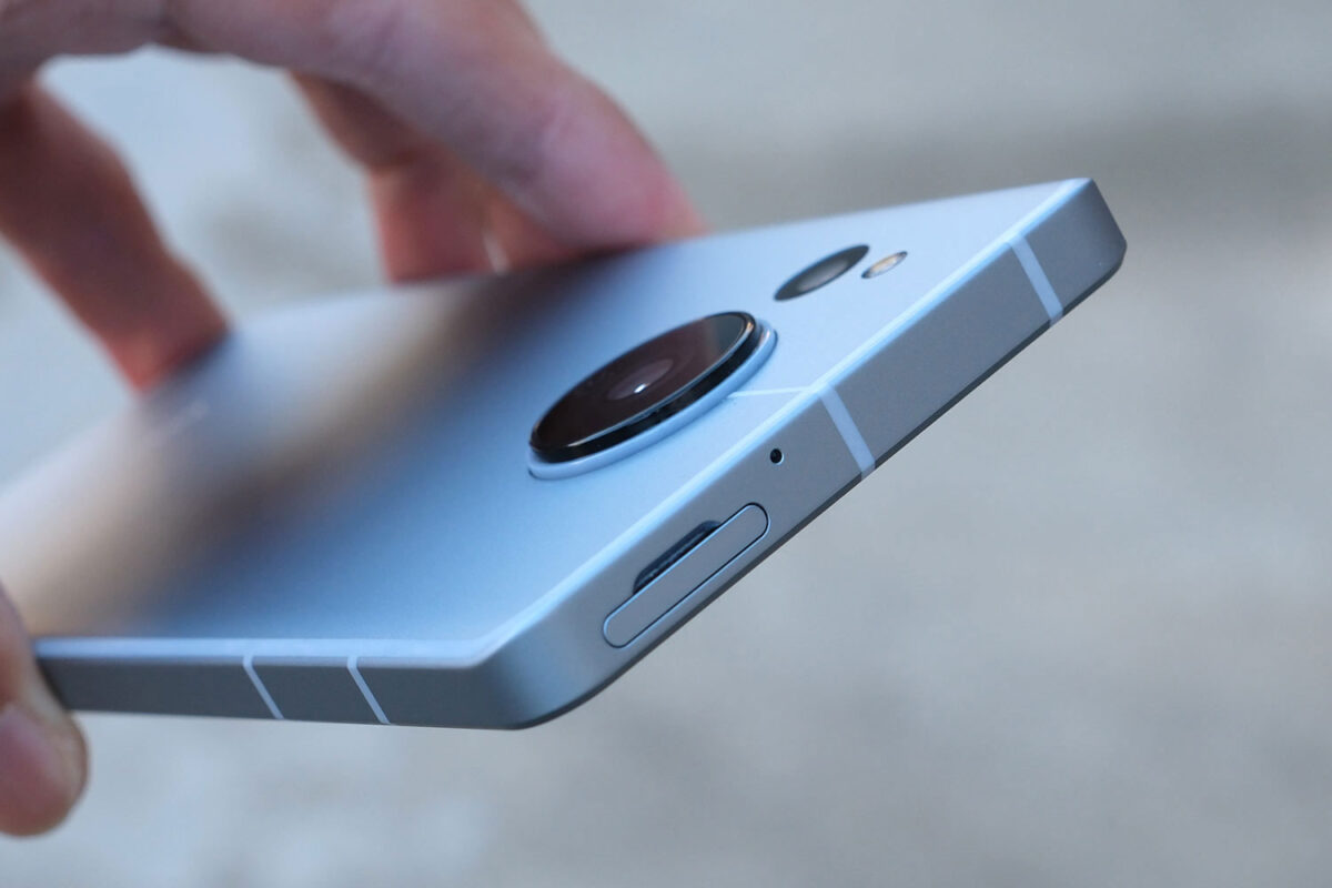 AQUOS sense7のカードスロット