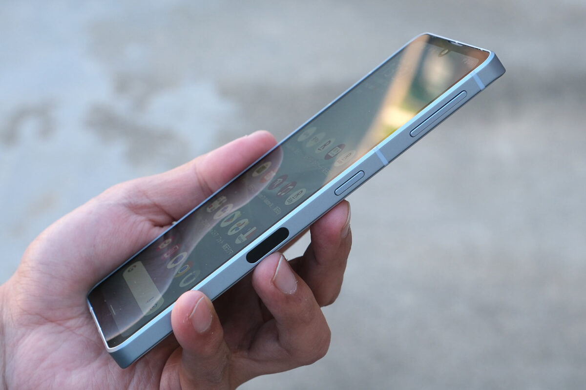 AQUOS sense7 指紋センサー