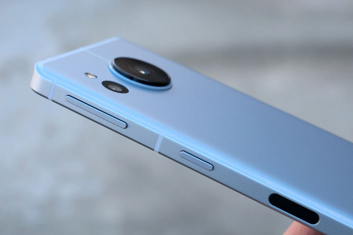 AQUOS sense7 サイドフレームと背面おパネル