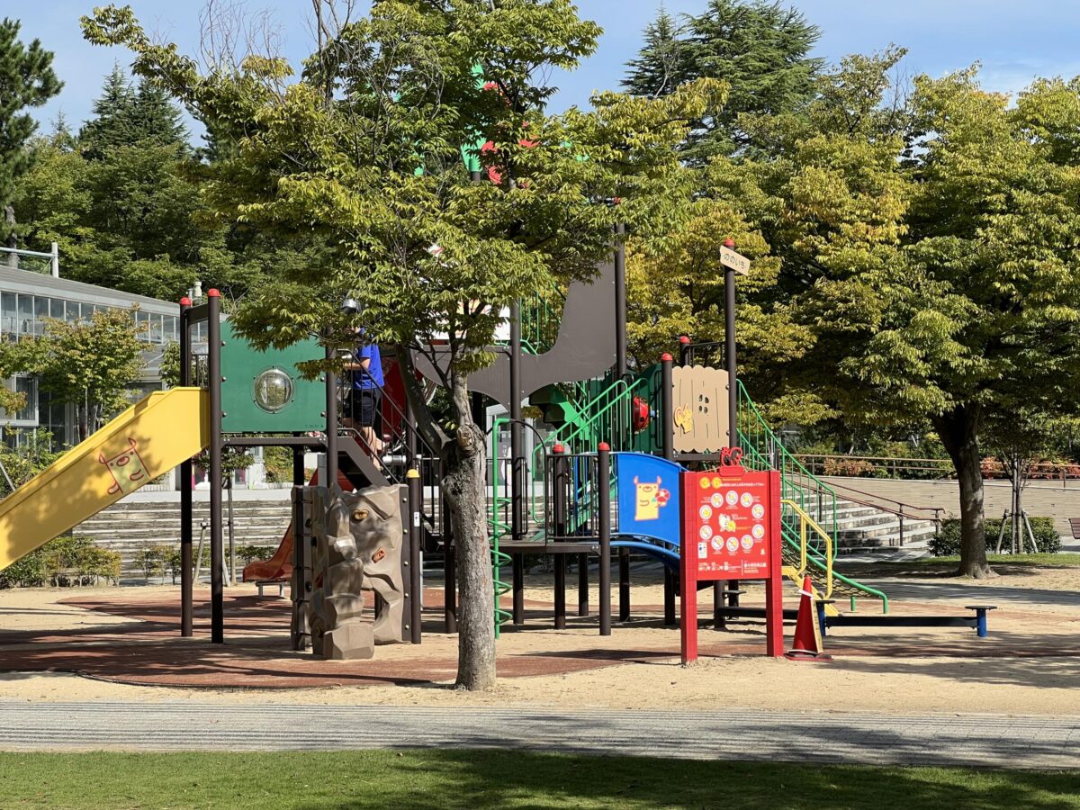 iPhone 13 Pro 望遠カメラで公園を撮影