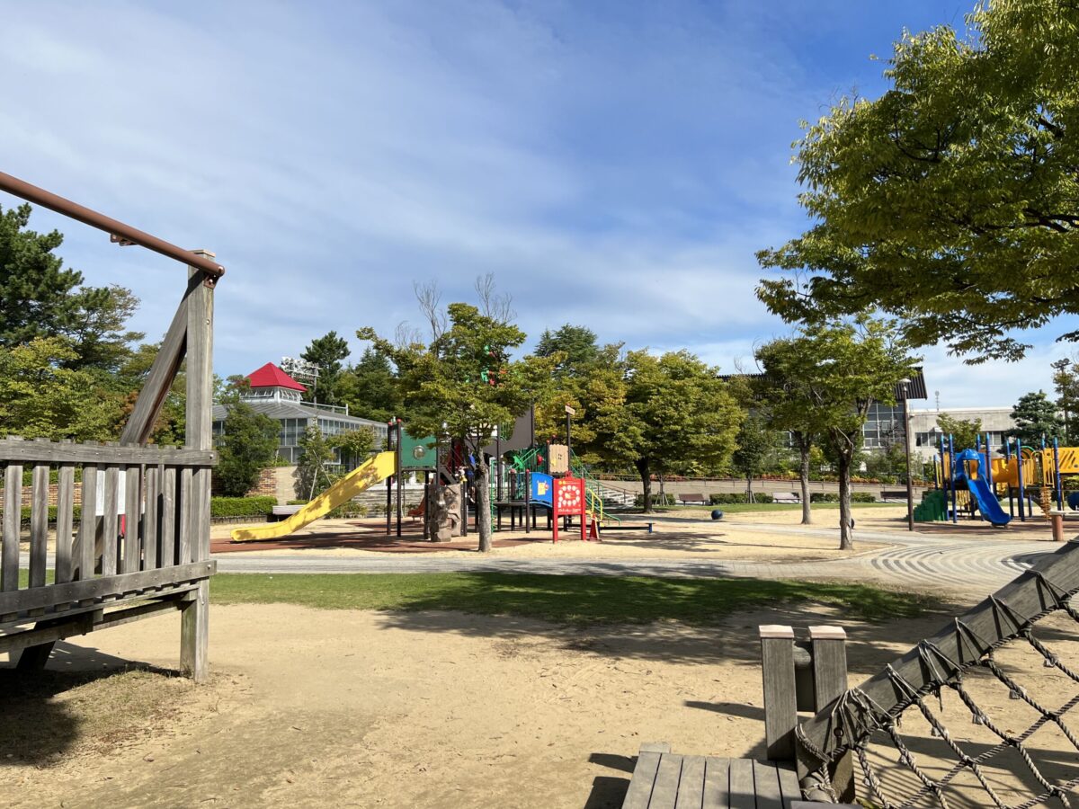 iPhone 14 Pro 広角カメラで公園を撮影