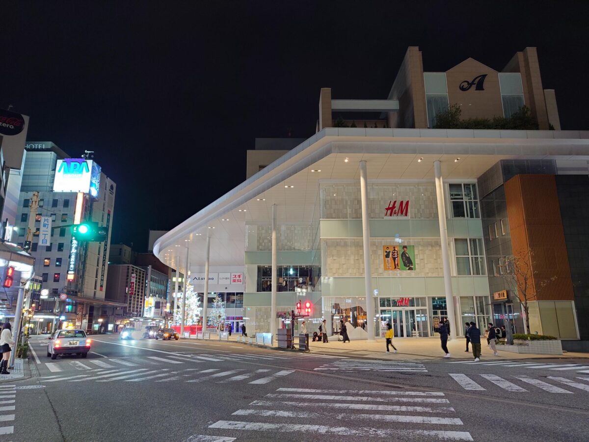 Xperia 5 IV 広角カメラで夜の街を撮影