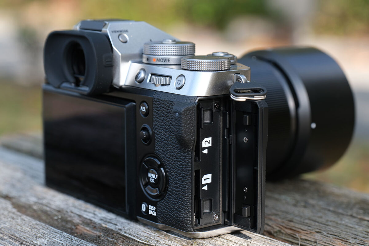 X-T5 デュアルSDカードスロット
