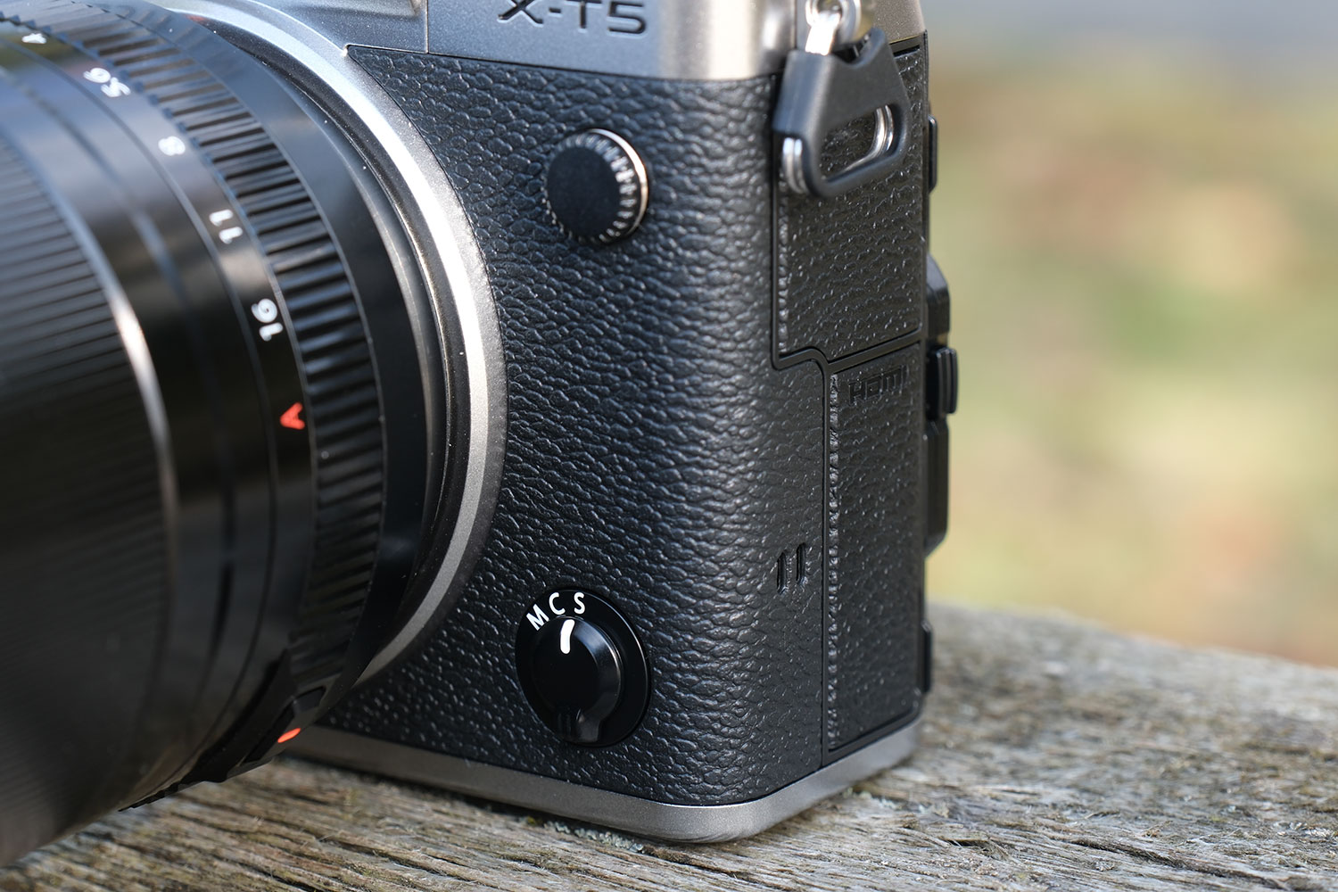 X-T5 本体デザイン 左フロント
