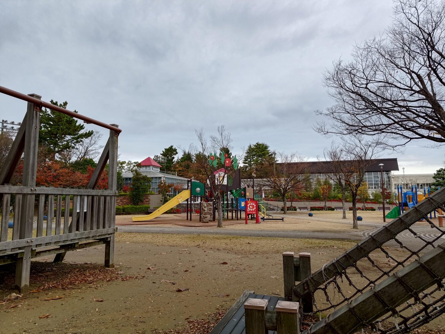 Zenfone 9 広角カメラで公園を撮影