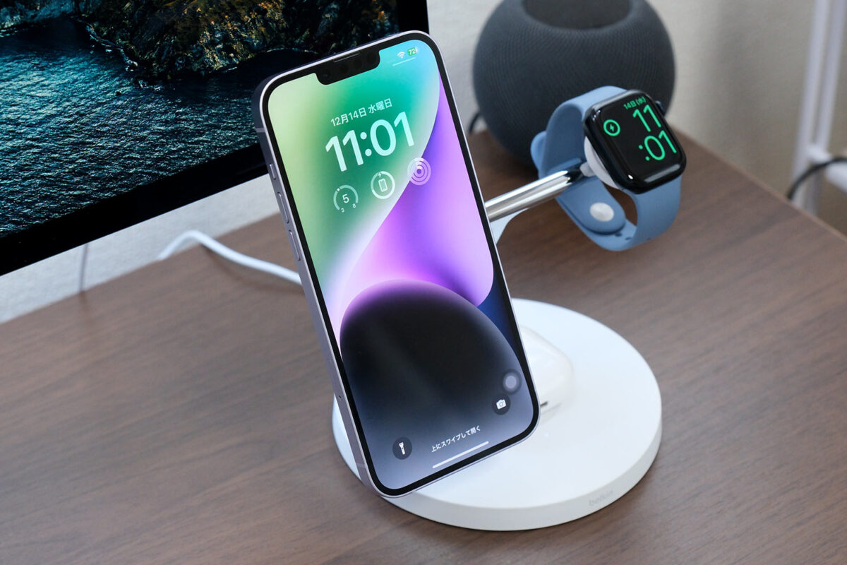 Belkin BOOST↑CHARGE PRO MagSafe 3-in-1 Wireless Charger 15W + iPhone 14 Plus