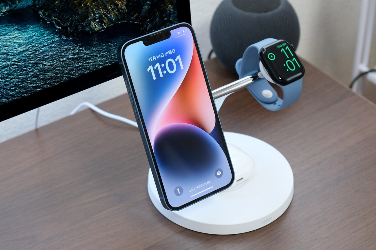 Belkin BOOST↑CHARGE PRO MagSafe 3-in-1 Wireless Charger 15W + iPhone 14