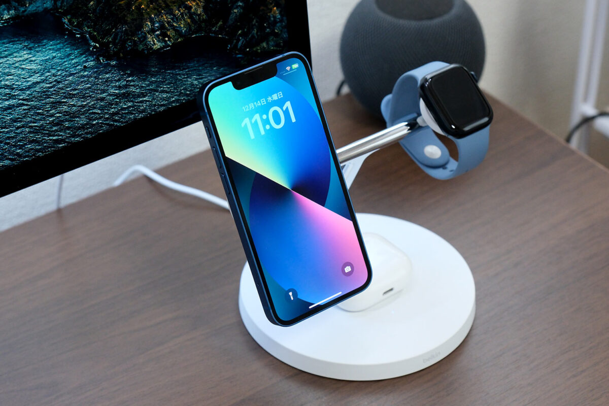 Belkin BOOST↑CHARGE PRO MagSafe 3-in-1 Wireless Charger 15W + iPhone 13 mini