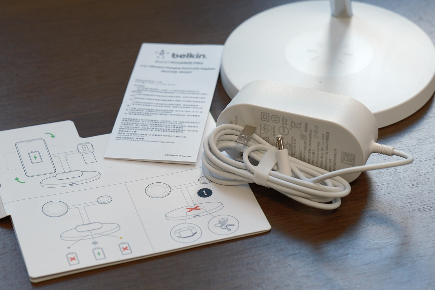 Belkin BOOST↑CHARGE PRO MagSafe 3-in-1 Wireless Charger 15W 同梱品一色