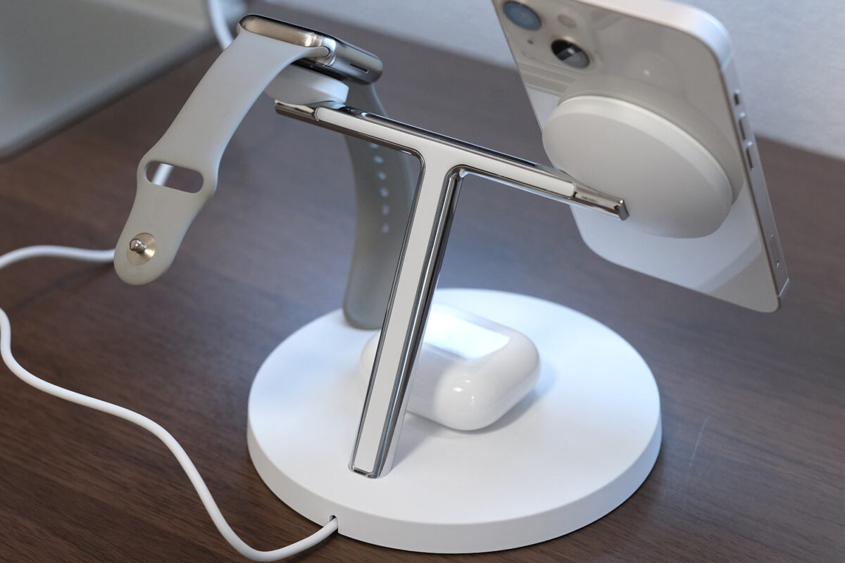 Belkin BOOST↑CHARGE PRO MagSafe 3-in-1 Wireless Charger 15W 金属フレーム