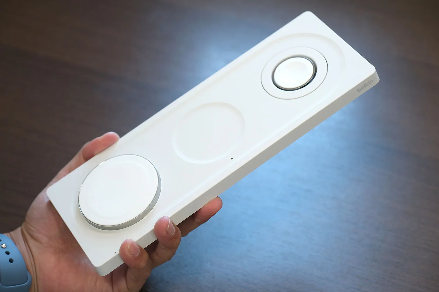 Belkin BOOST↑CHARGE PRO 3-in-1 Wireless Charging Pad with MagSafe サイズ感