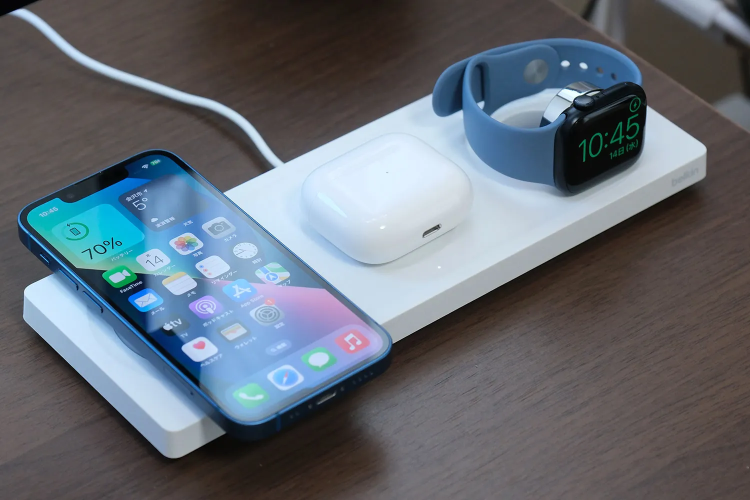 Belkin BOOST↑CHARGE PRO 3-in-1 Wireless Charging Pad with MagSafe + iPhone 13 mini