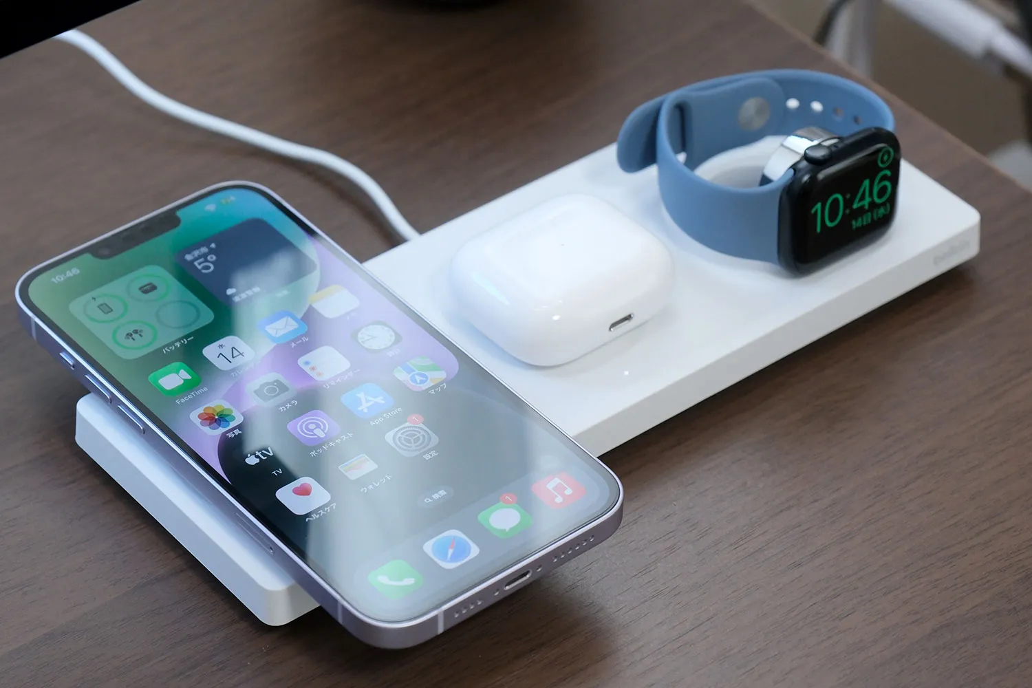 Belkin BOOST↑CHARGE PRO 3-in-1 Wireless Charging Pad with MagSafe + iPhone 14 Plus