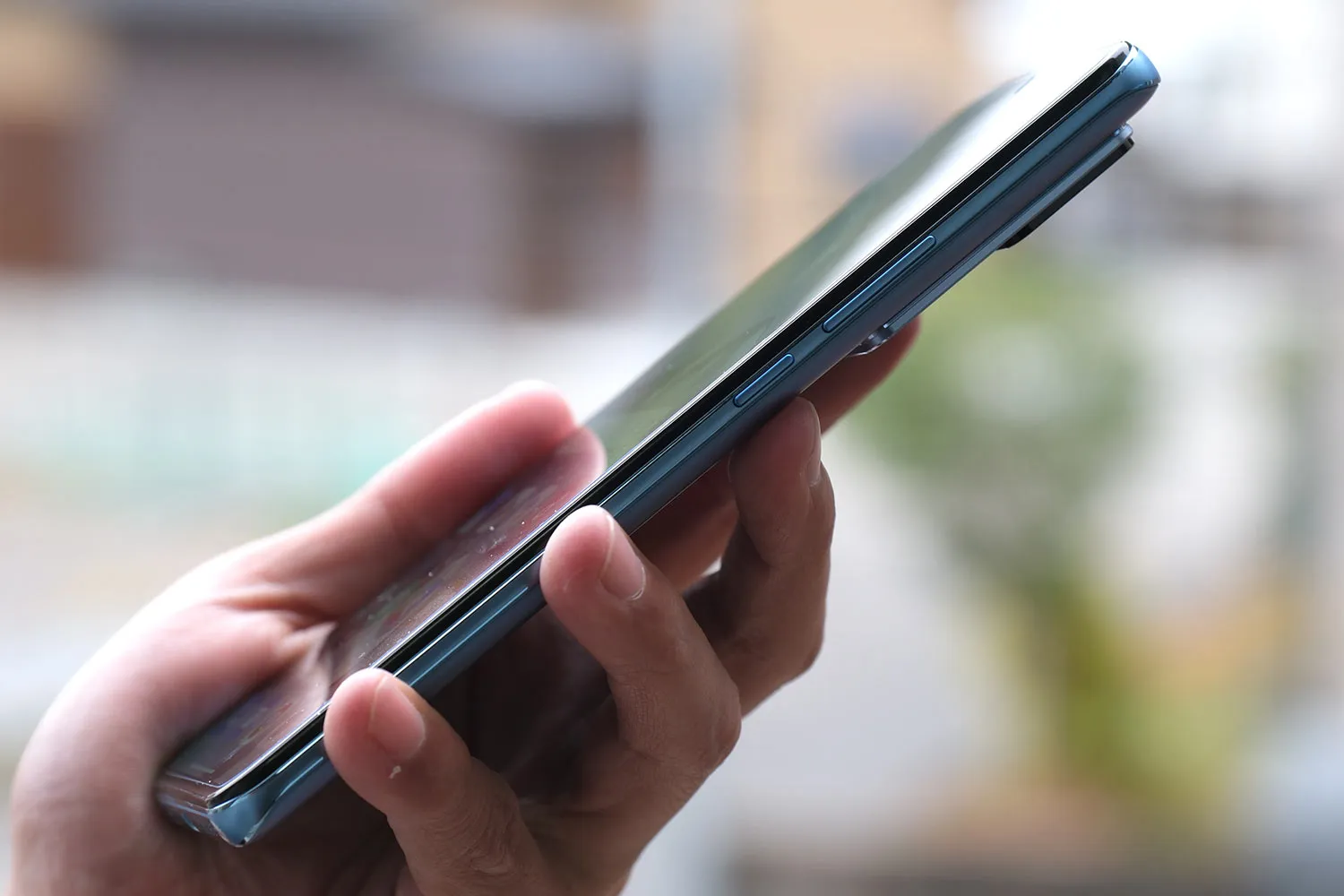 Xiaomi 12T Pro 筐体右側の操作ボタン