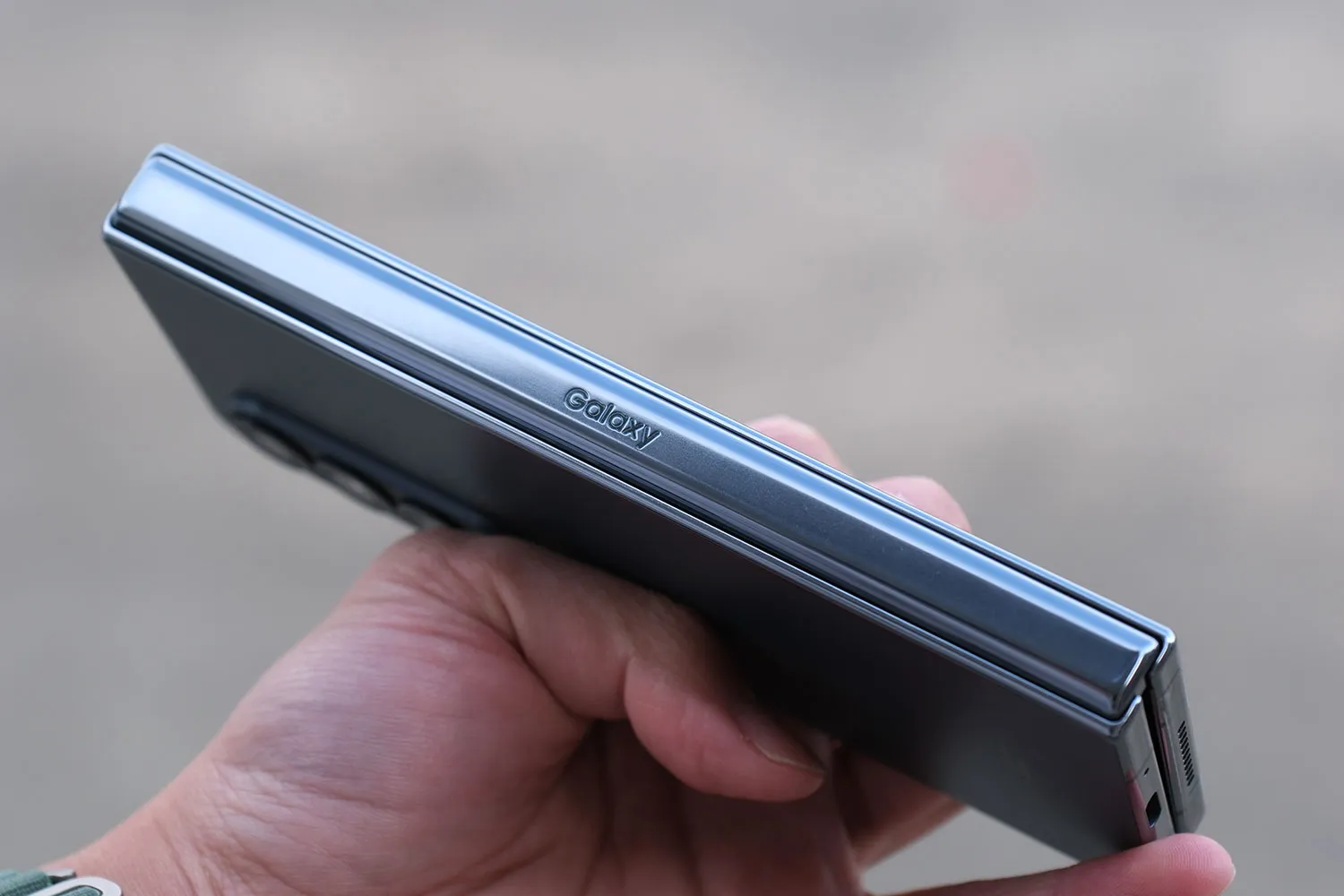 Galaxy Z Fold4 ヒンジ部分