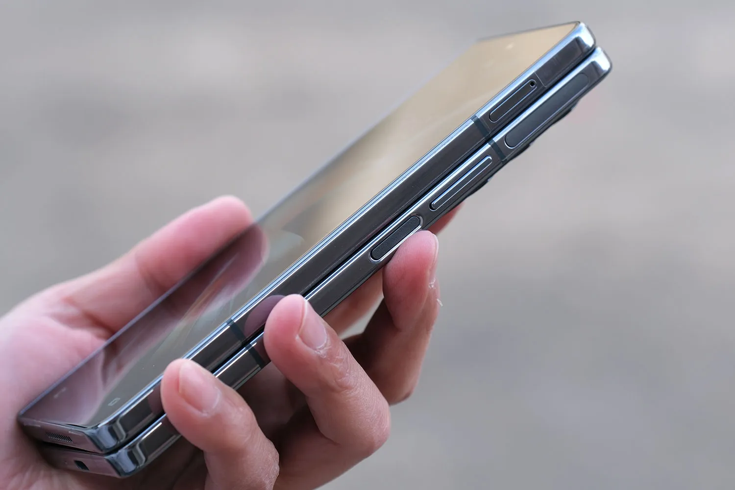 Galaxy Z Fold4 サイド操作ボタン