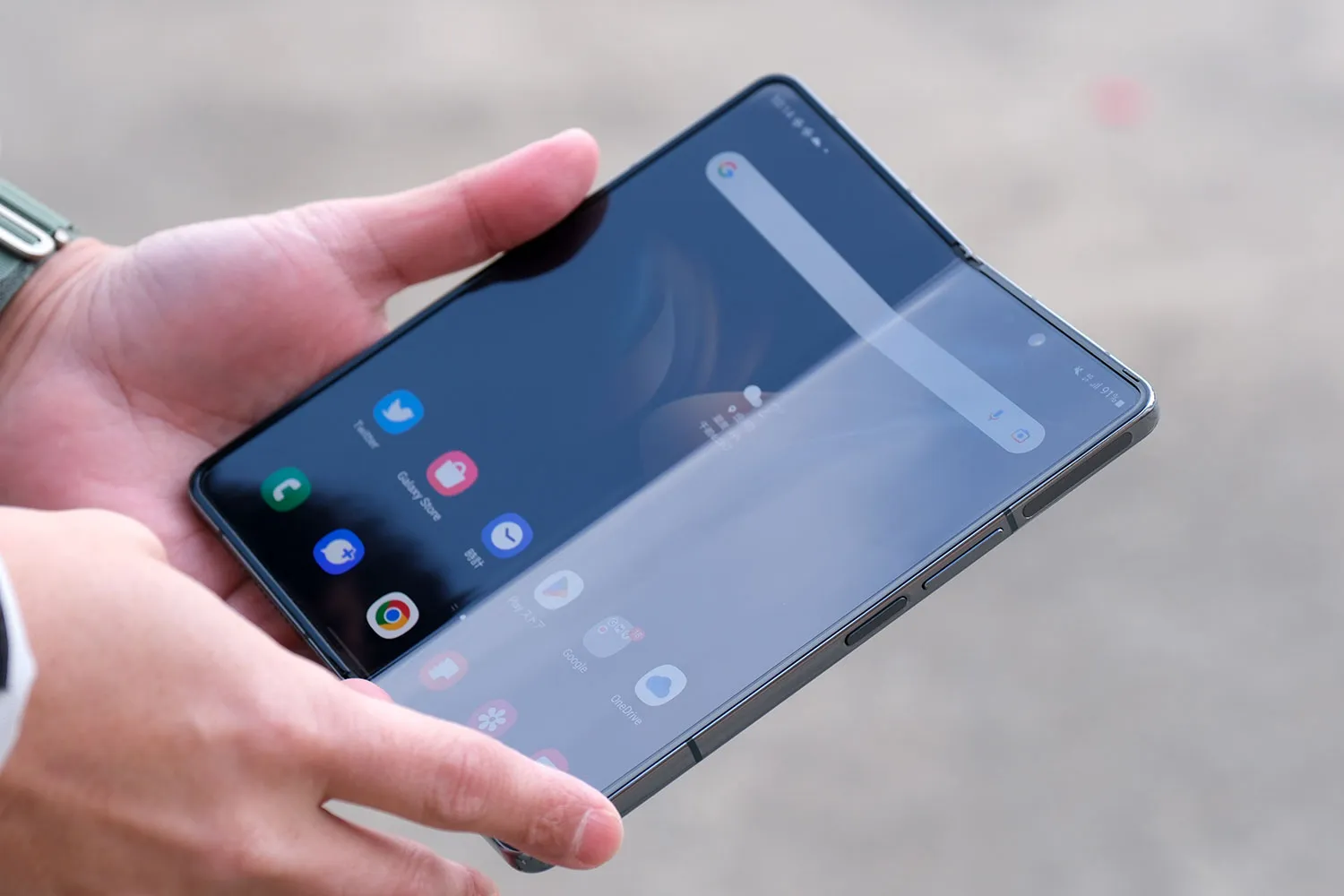 Galaxy Z Fold4 メインディスプレイ