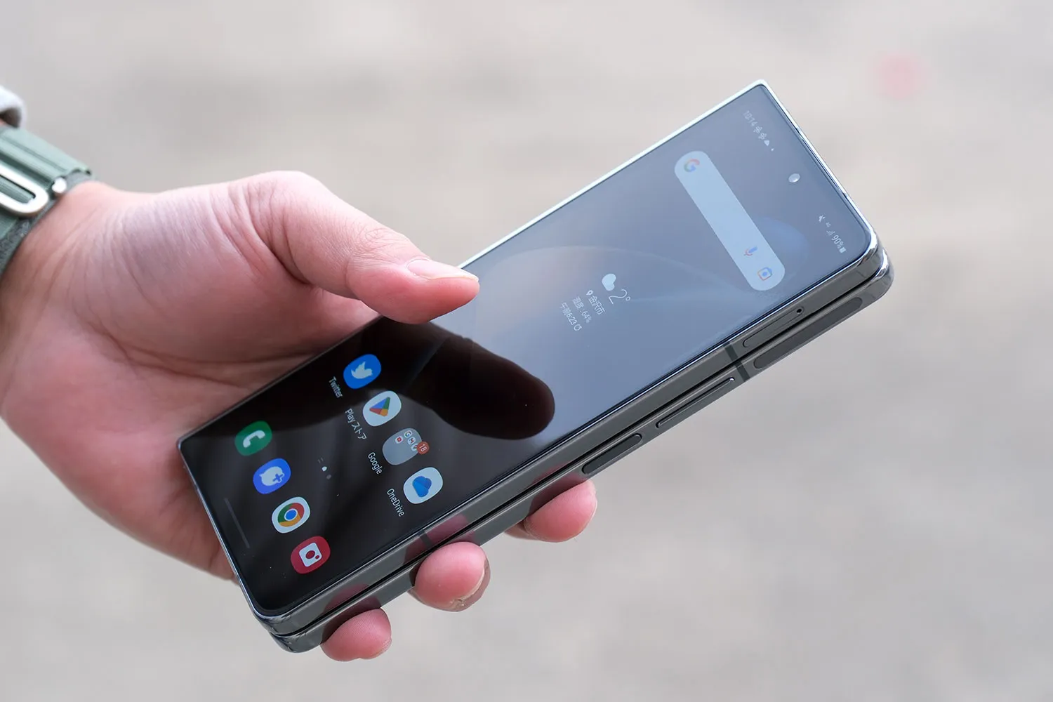 Galaxy Z Fold4 カバーディスプレイ