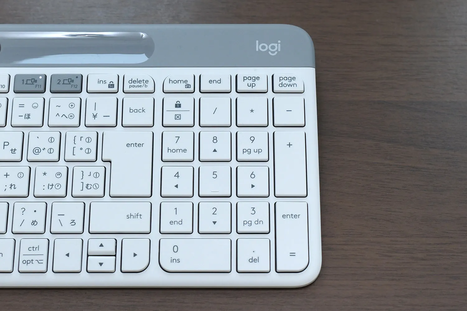 Logicool K580 テンキーを搭載