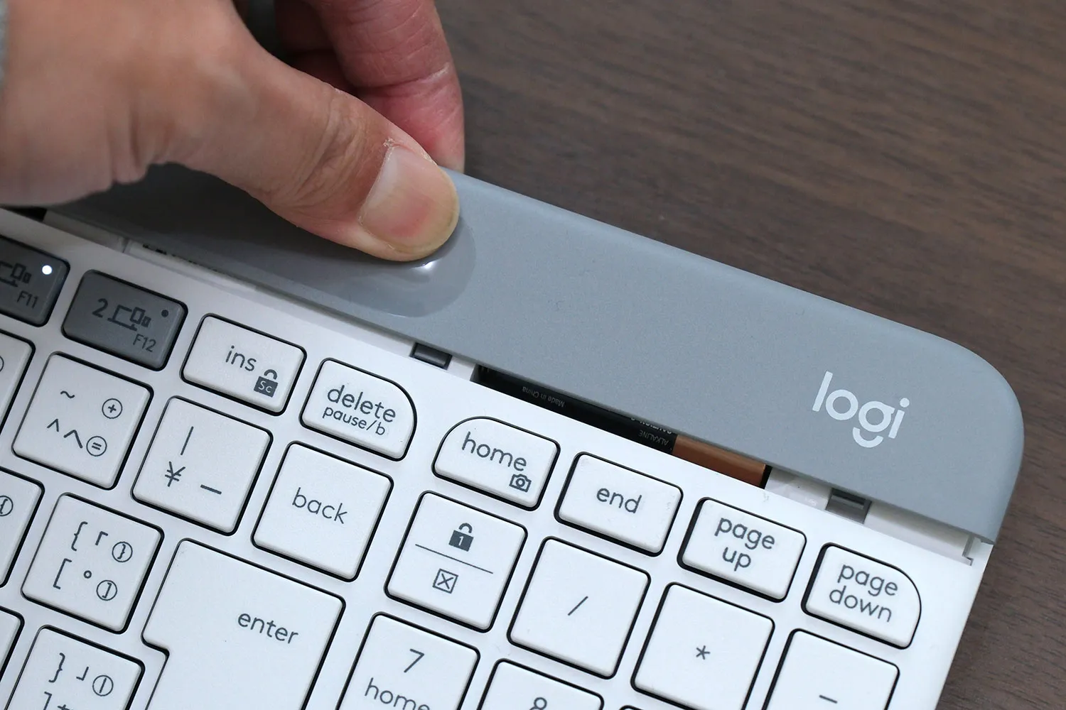 Logicool K580 カバーを外す