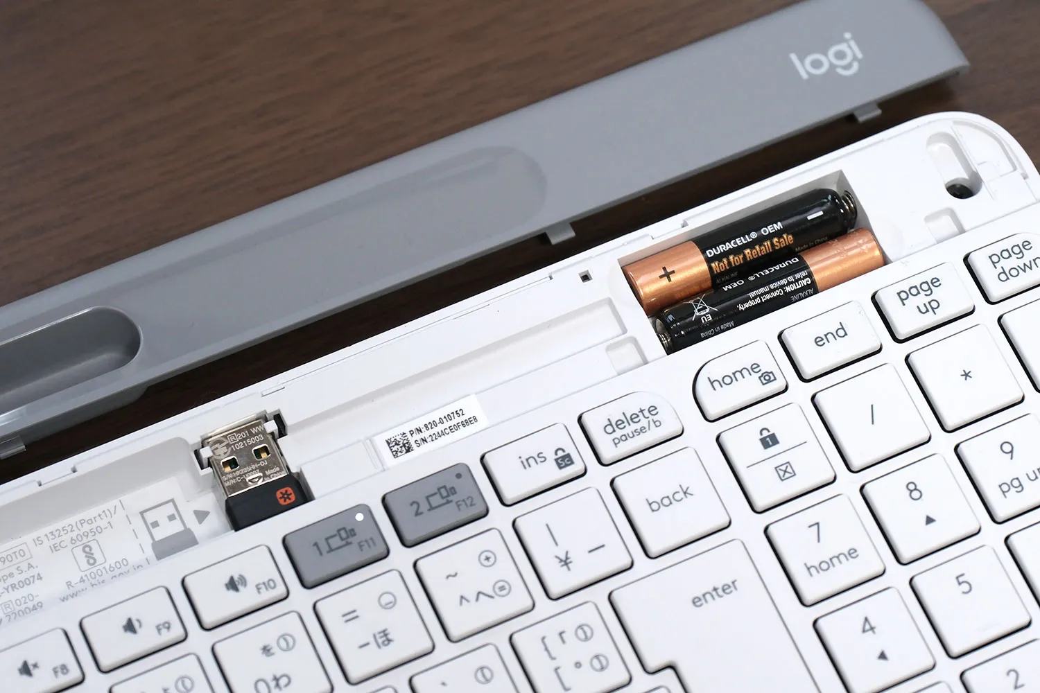 Logicool K580 単4電池2個