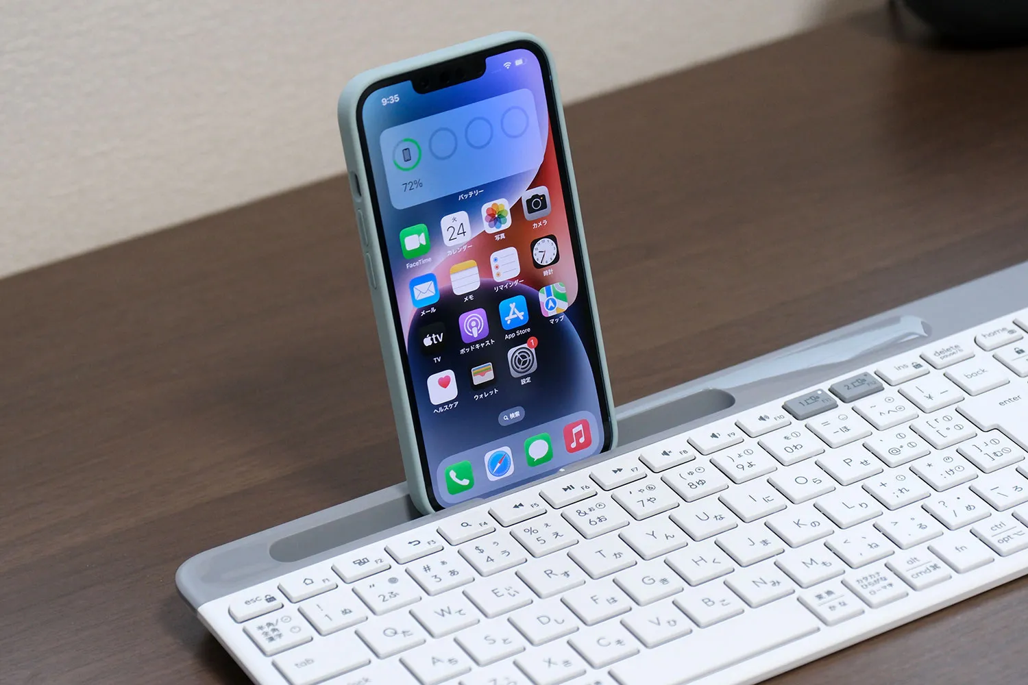 Logicool K580 + iPhone 14