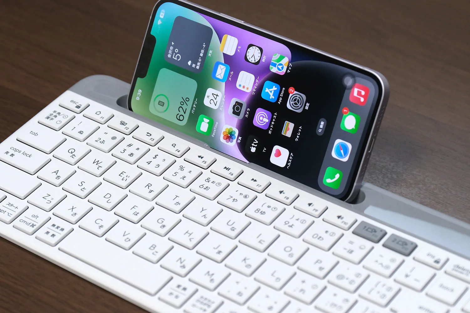 Logicool K580 + iPhone 14 Plus