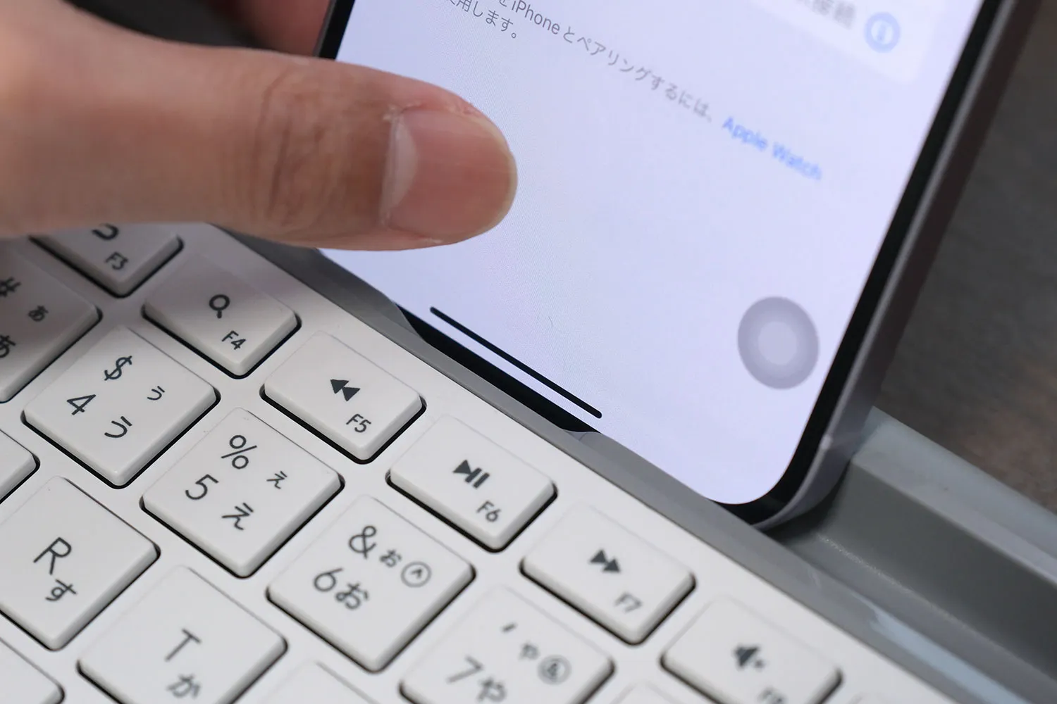 Logicool K580 スマホのジェスチャー操作もしっかりできる