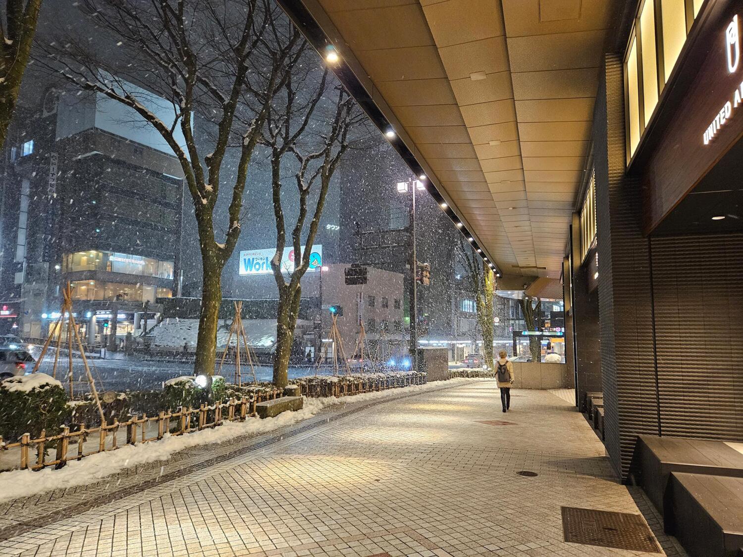 Galaxy S23 夜の道を撮影