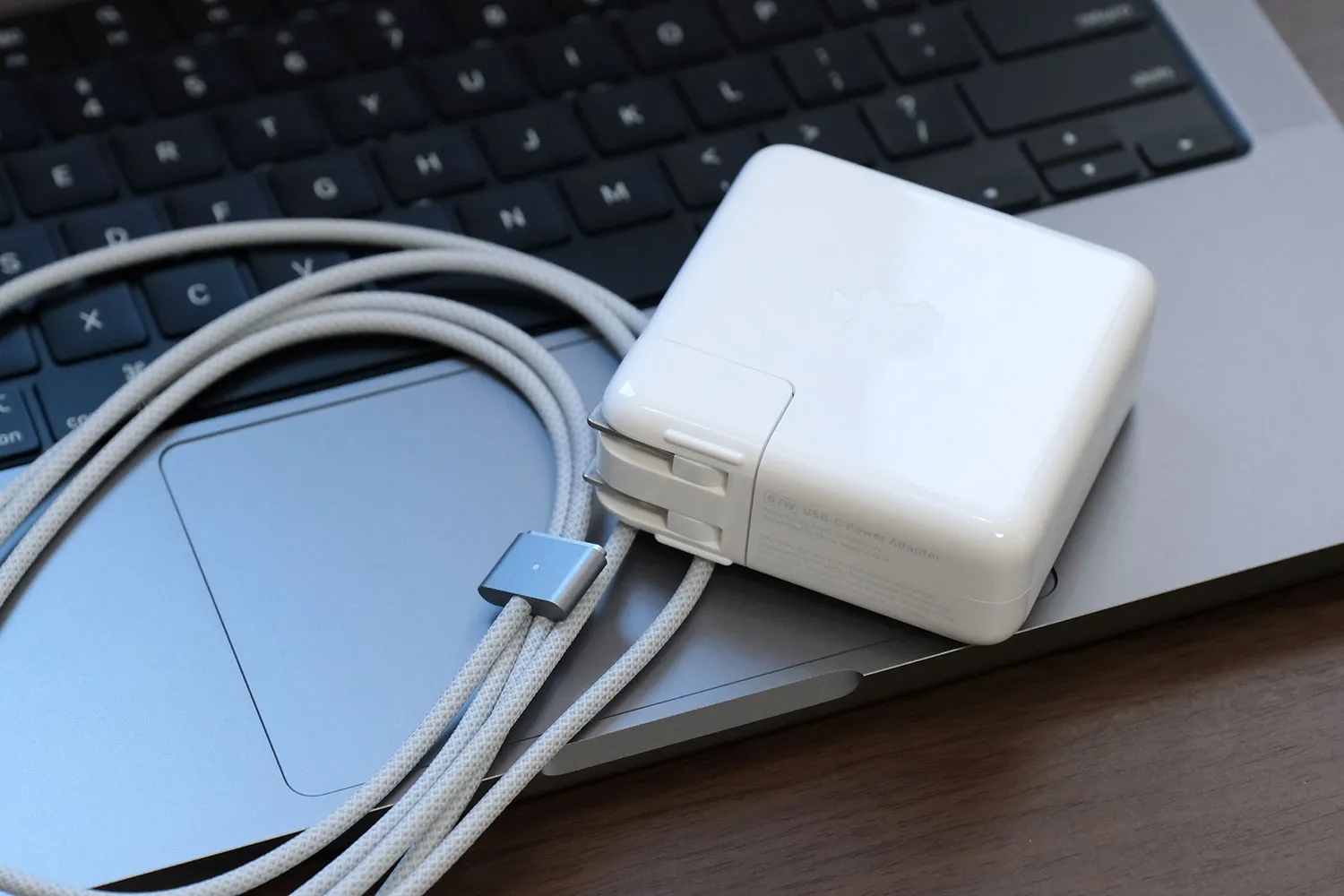 MacBook Pro 14インチ(M2 Pro)の電源ケーブル