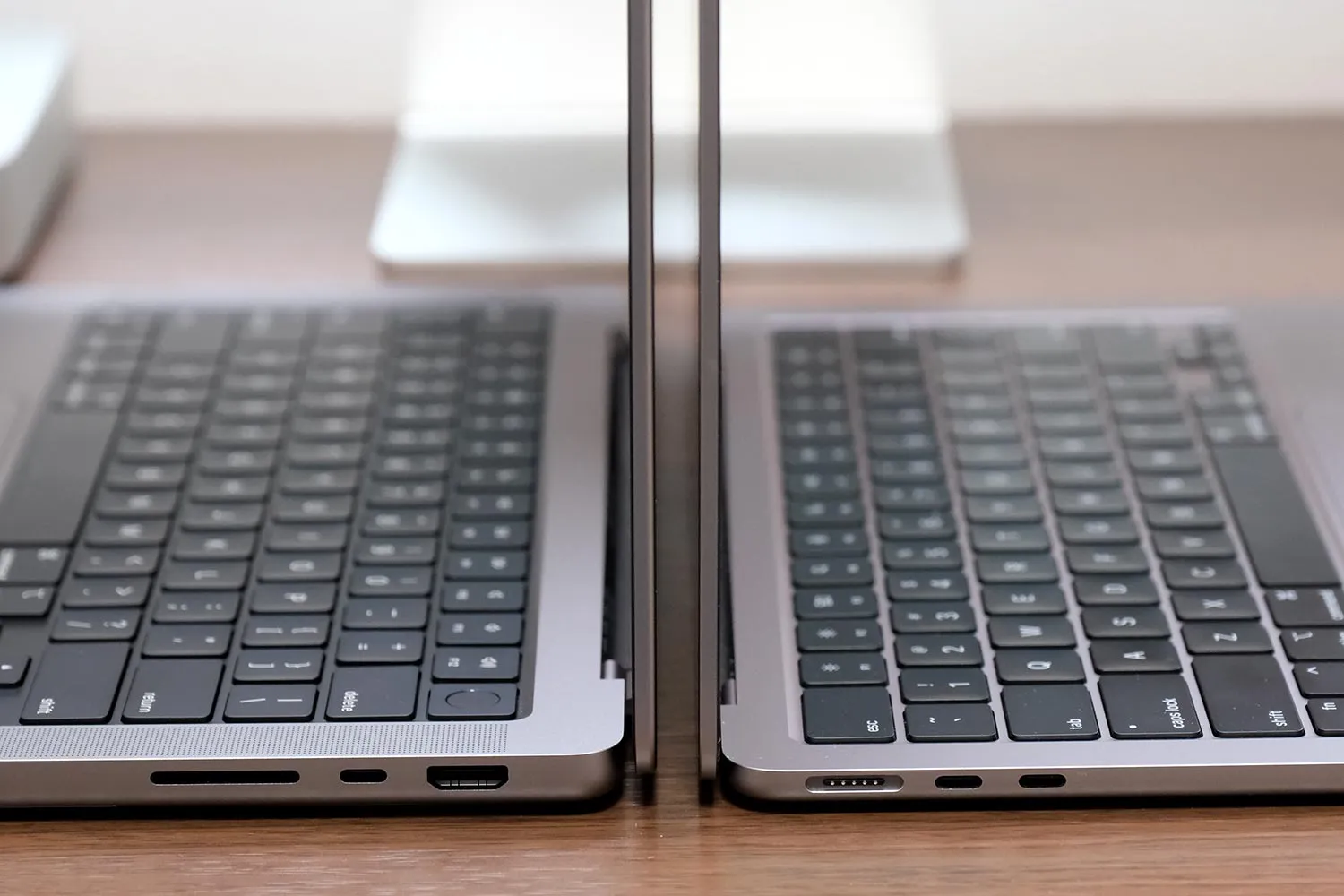 MacBook Pro 14 ⇆ Air(M2)横デザイン