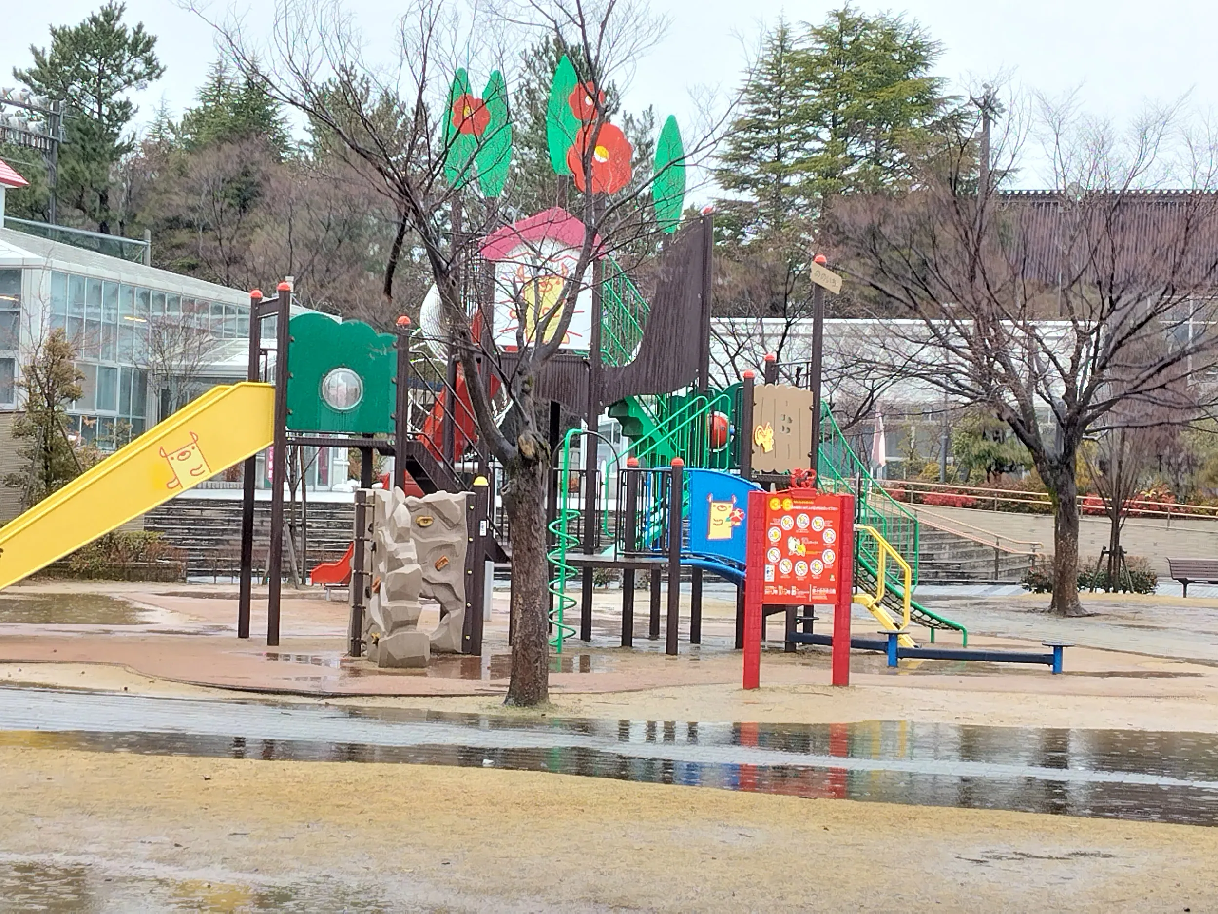 arrows N 広角デジタルズーム×3 公園遊具