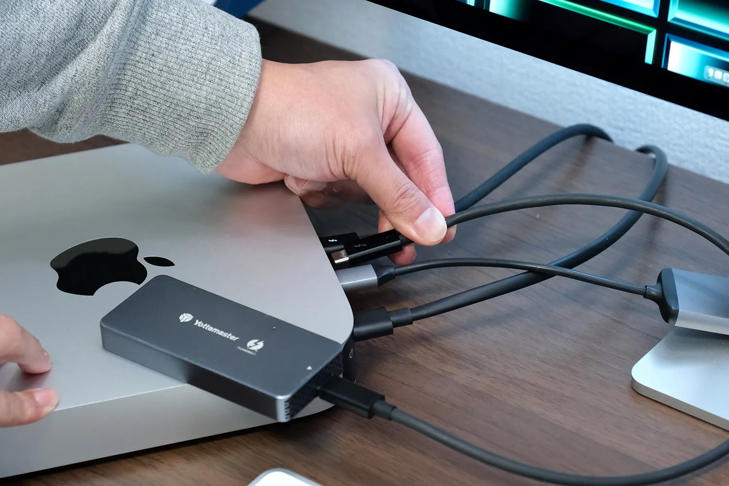 Mac mini 外部ポートのアクセスの悪さ