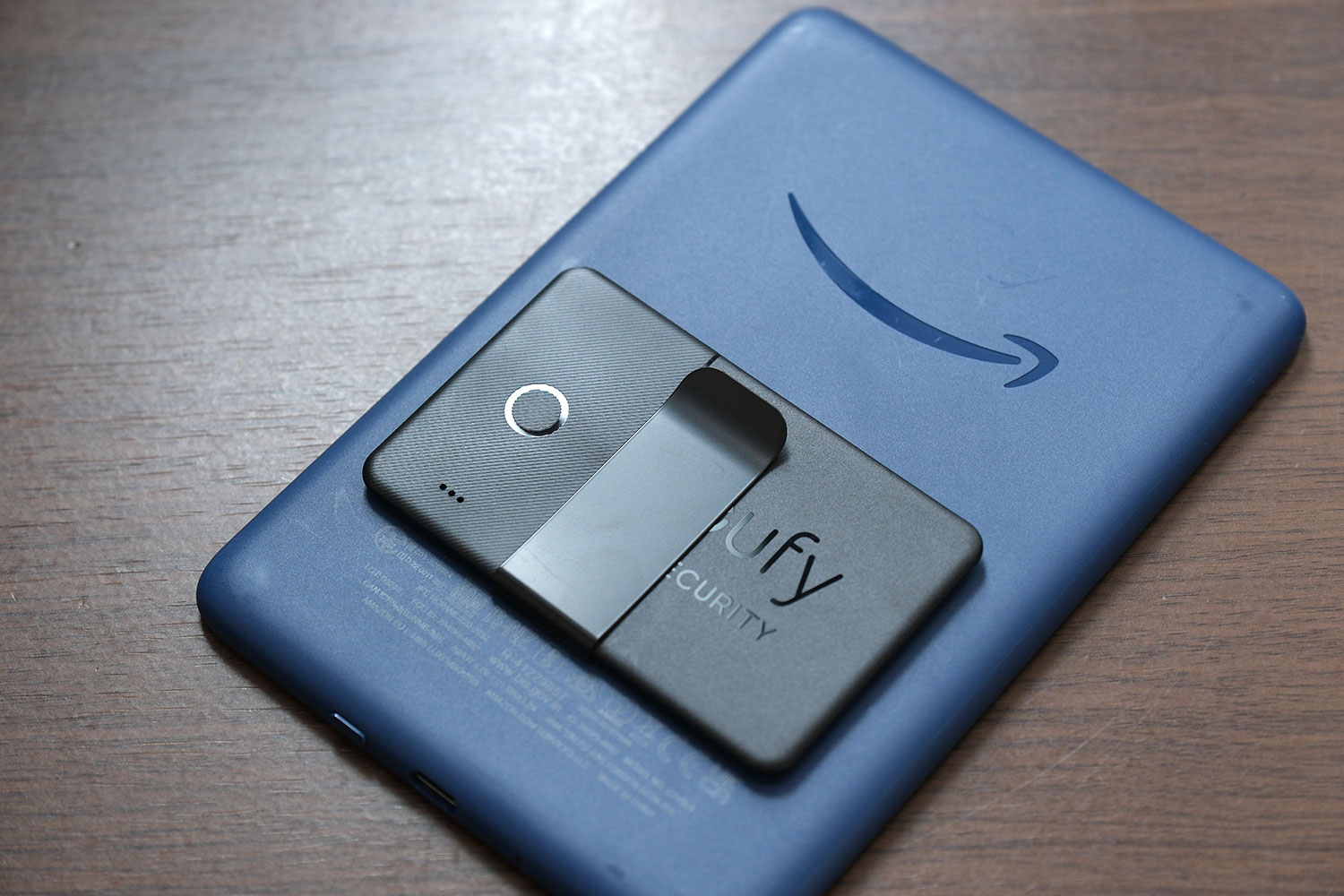 Eufy Security SmartTrack Card をタルクリップを使って取り付けする